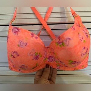 34D beautiful floral lace underwire.  Brand new never worn.